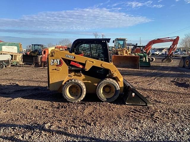 Image of Caterpillar 226D3 equipment image 4