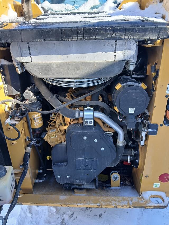 Image of Caterpillar 226D3 equipment image 4