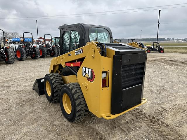 Image of Caterpillar 236D3 equipment image 2