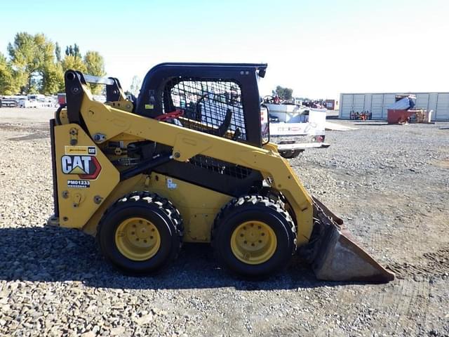 Image of Caterpillar 242D3 equipment image 2