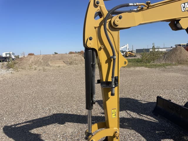 Image of Caterpillar 302.7CR equipment image 3