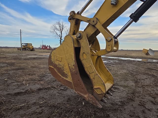 Image of Caterpillar 320 equipment image 1