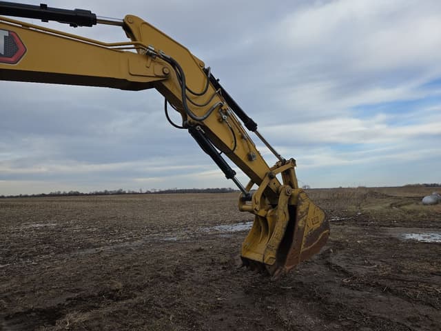 Image of Caterpillar 320 equipment image 3