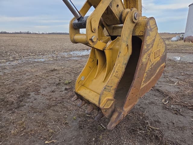 Image of Caterpillar 320 equipment image 2