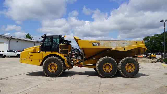 Image of Caterpillar 745 equipment image 1