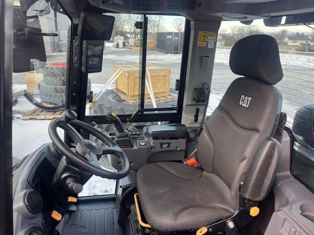 Image of Caterpillar 906 equipment image 4