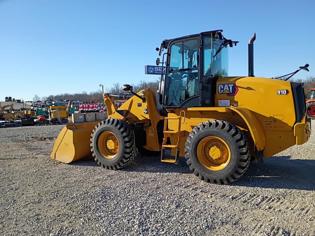 Image of Caterpillar 910 equipment image 3