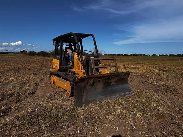 Image of Caterpillar D3 equipment image 3