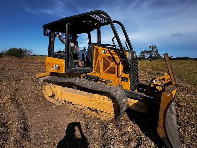 Image of Caterpillar D3 equipment image 2