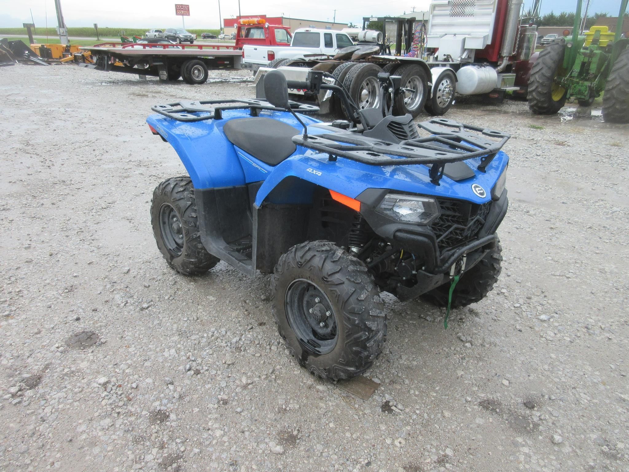 2023 CFMoto CForce 400 Equipment Image0