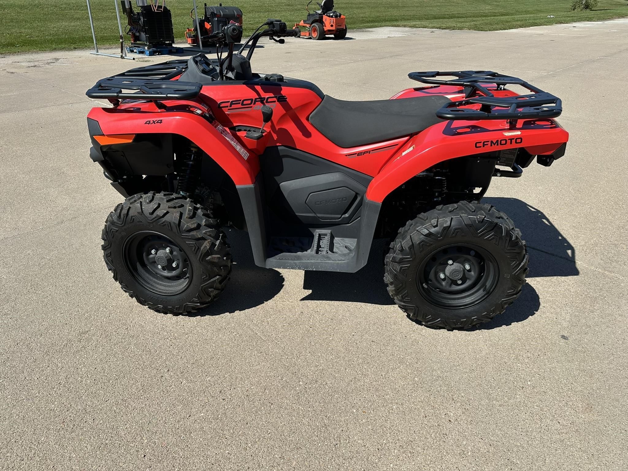 2023 CFMoto CForce 400 Equipment Image0