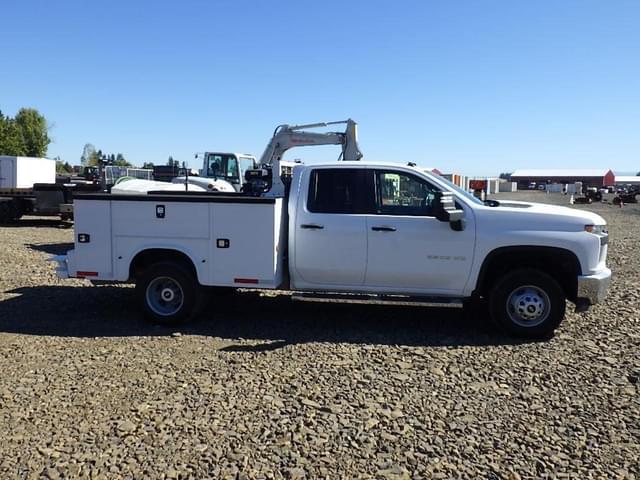 Image of Chevrolet 3500HD equipment image 3
