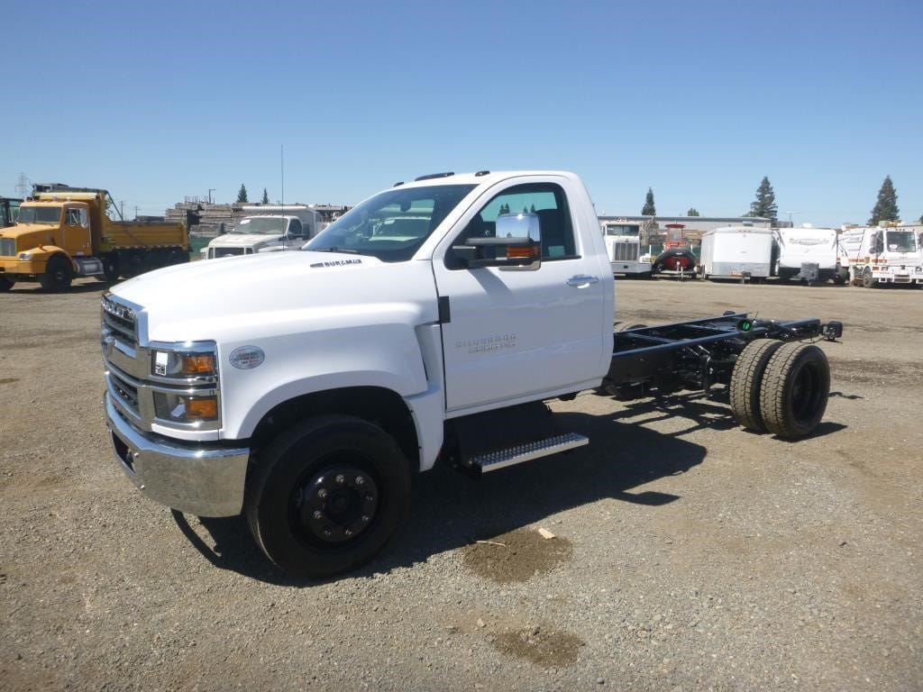 2023 Chevrolet 5500HD Equipment Image0