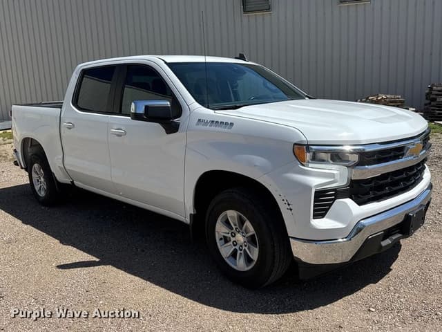 Image of Chevrolet Silverado equipment image 2
