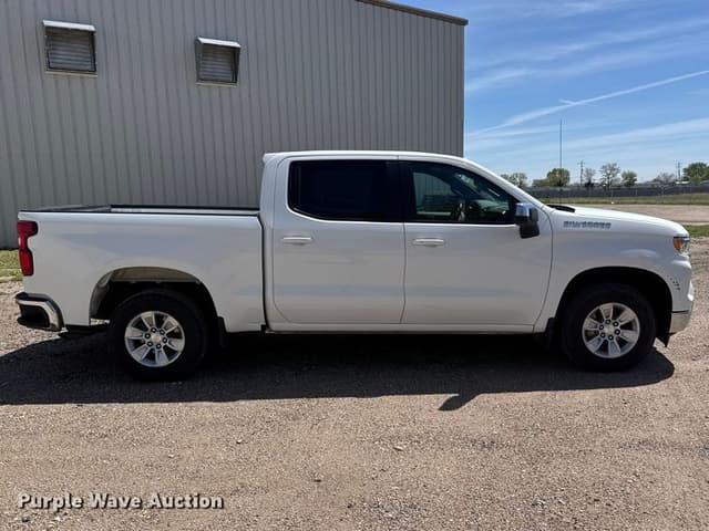 Image of Chevrolet Silverado equipment image 3