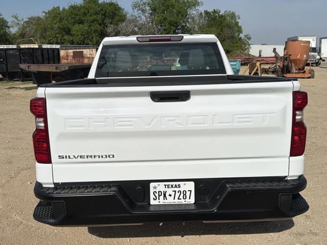 Image of Chevrolet 1500 equipment image 3