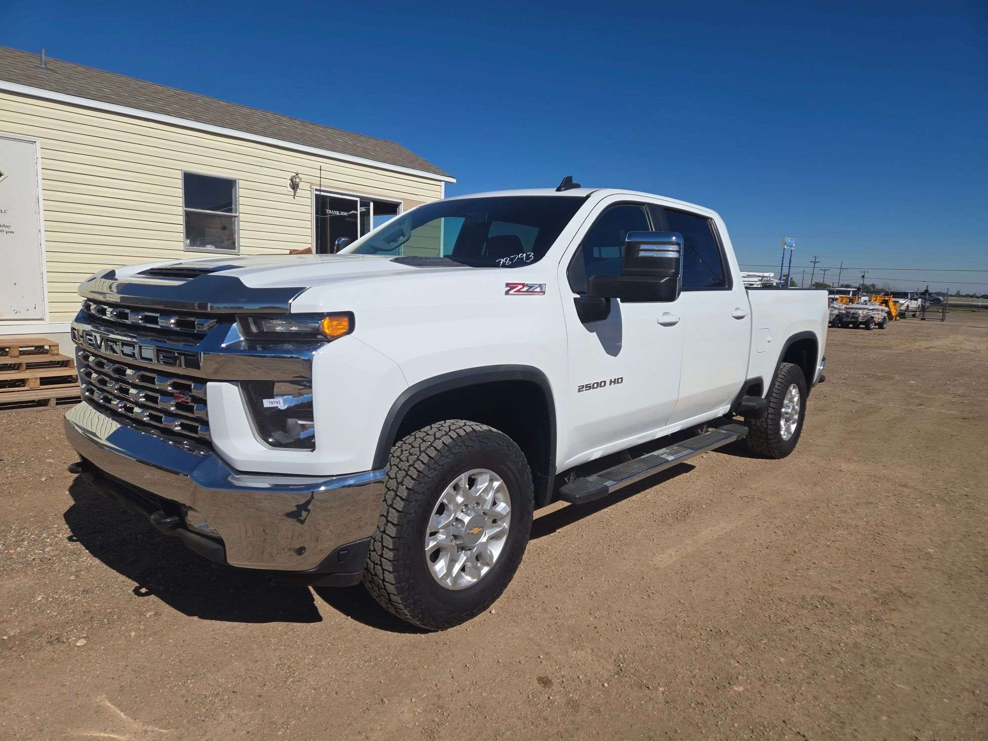 2023 Chevrolet 2500HD Equipment Image0
