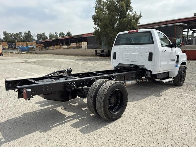 Image of Chevrolet 5500HD equipment image 2