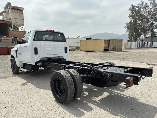 Image of Chevrolet 5500HD equipment image 3