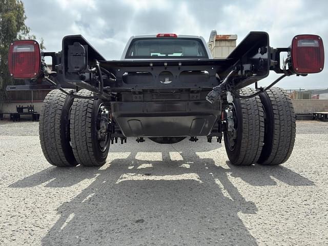 Image of Chevrolet 5500HD equipment image 4