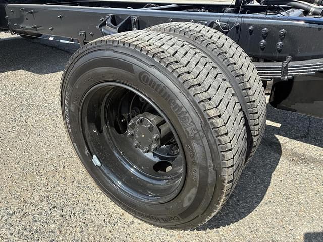 Image of Chevrolet 5500HD equipment image 4