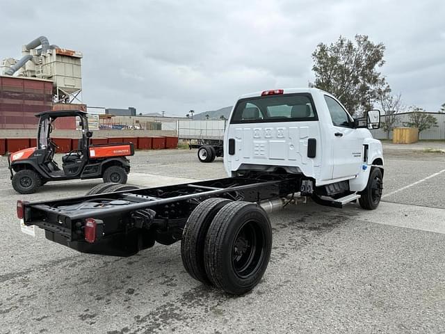 Image of Chevrolet 5500HD equipment image 2
