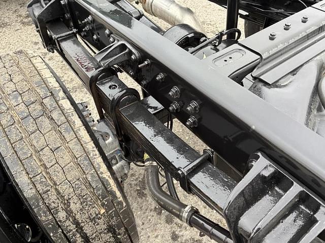 Image of Chevrolet 5500HD equipment image 4