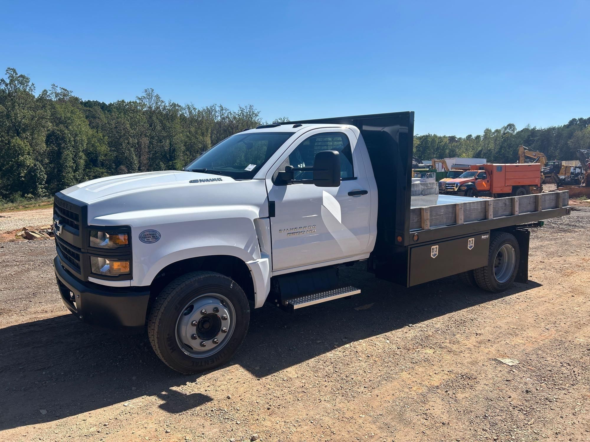 2023 Chevrolet 6500HD Equipment Image0