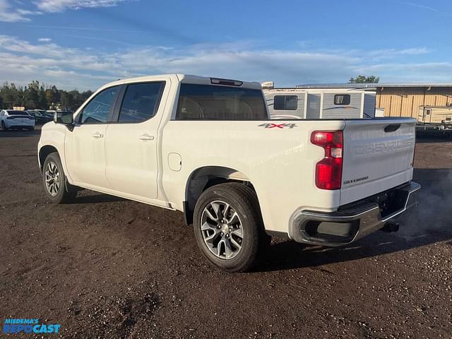 Image of Chevrolet Silverado equipment image 2