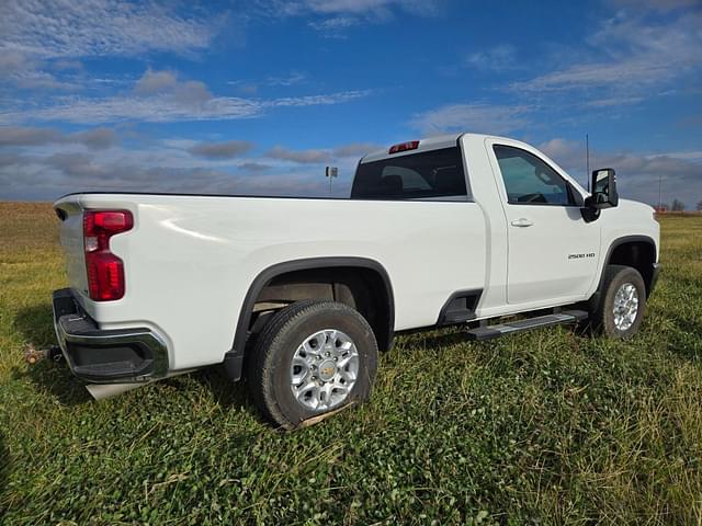 Image of Chevrolet 2500 equipment image 1