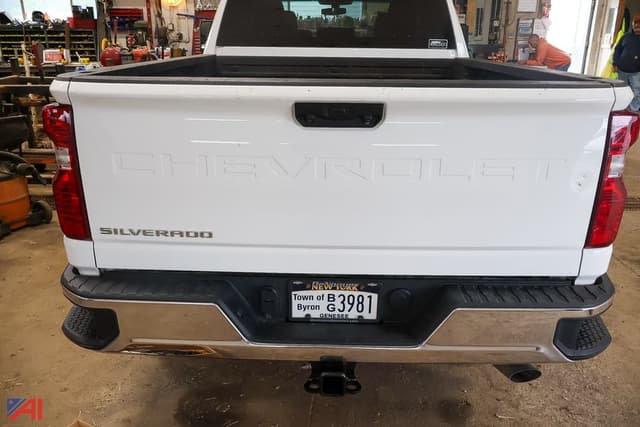 Image of Chevrolet 2500HD equipment image 3