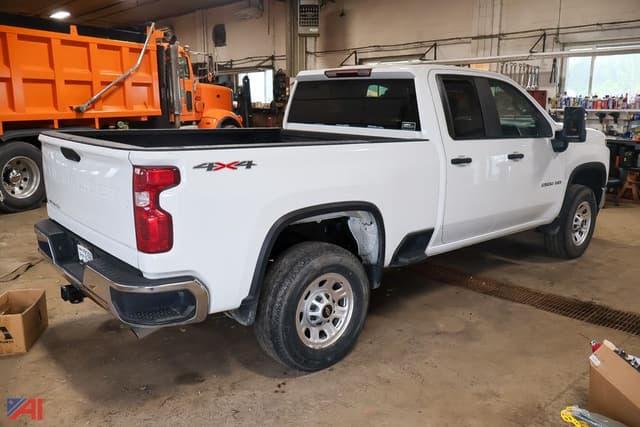 Image of Chevrolet 2500HD equipment image 4