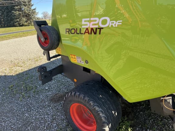 Image of CLAAS Rollant 520RF equipment image 4