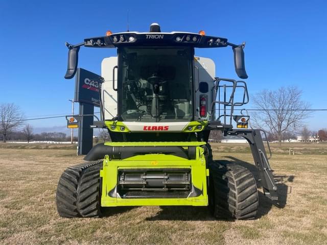 Image of CLAAS Trion 740 equipment image 1