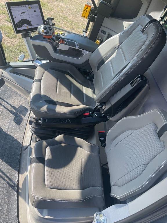 Image of CLAAS Trion 740TT equipment image 3