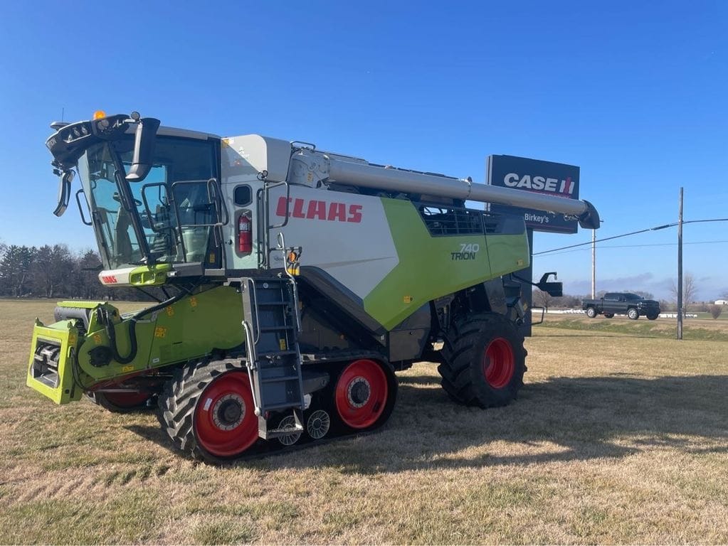 2023 CLAAS Trion 740TT Equipment Image0