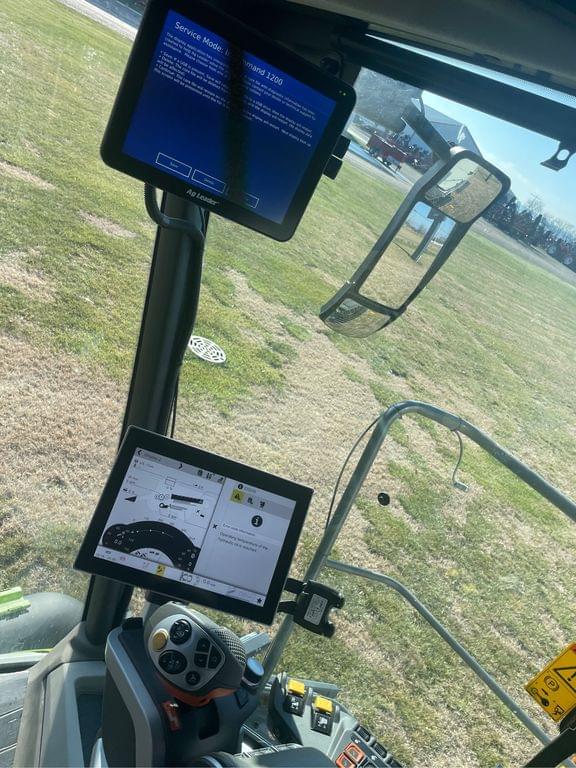 Image of CLAAS Trion 740 equipment image 4