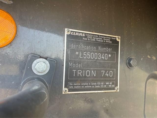 Image of CLAAS Trion 740 equipment image 2