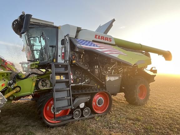 Image of CLAAS Lexion 8600TT equipment image 1