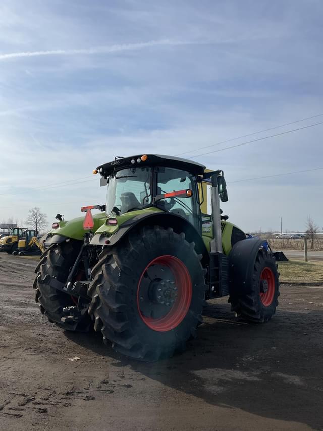 Image of CLAAS Axion 880 equipment image 1