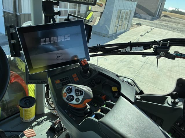 Image of CLAAS Axion 930 Terra Trac equipment image 2