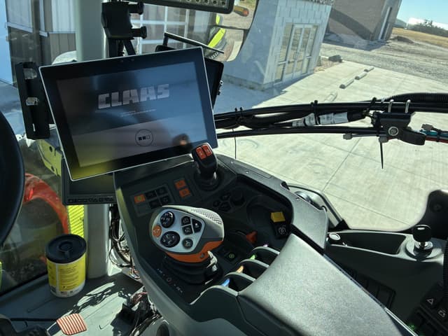 Image of CLAAS Axion 930 Terra Trac equipment image 2