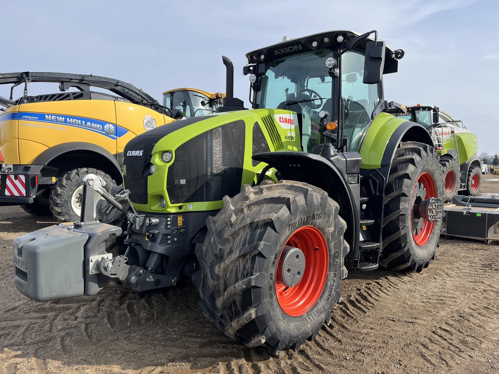 2023 CLAAS Axion 940 Equipment Image0