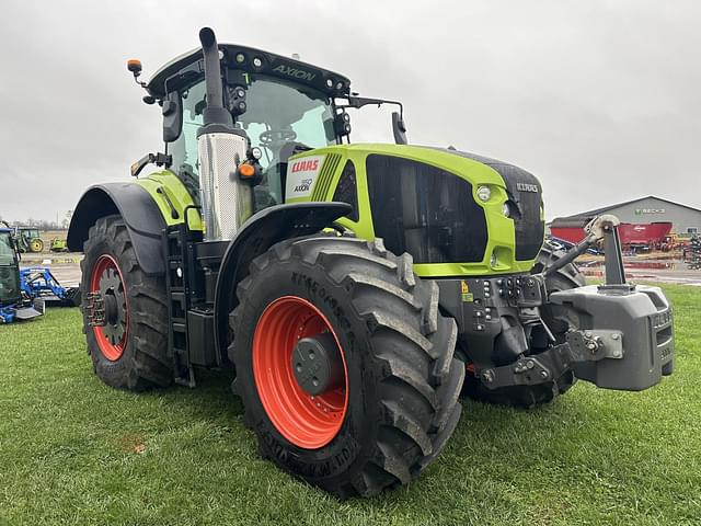 Image of CLAAS Axion 950 equipment image 1