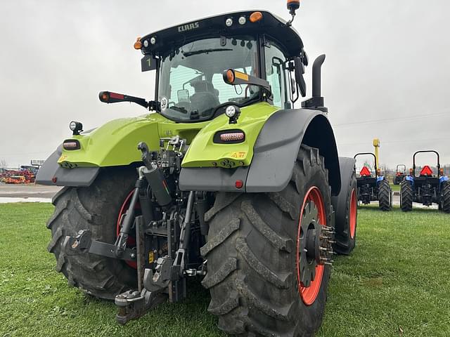 Image of CLAAS Axion 950 equipment image 2