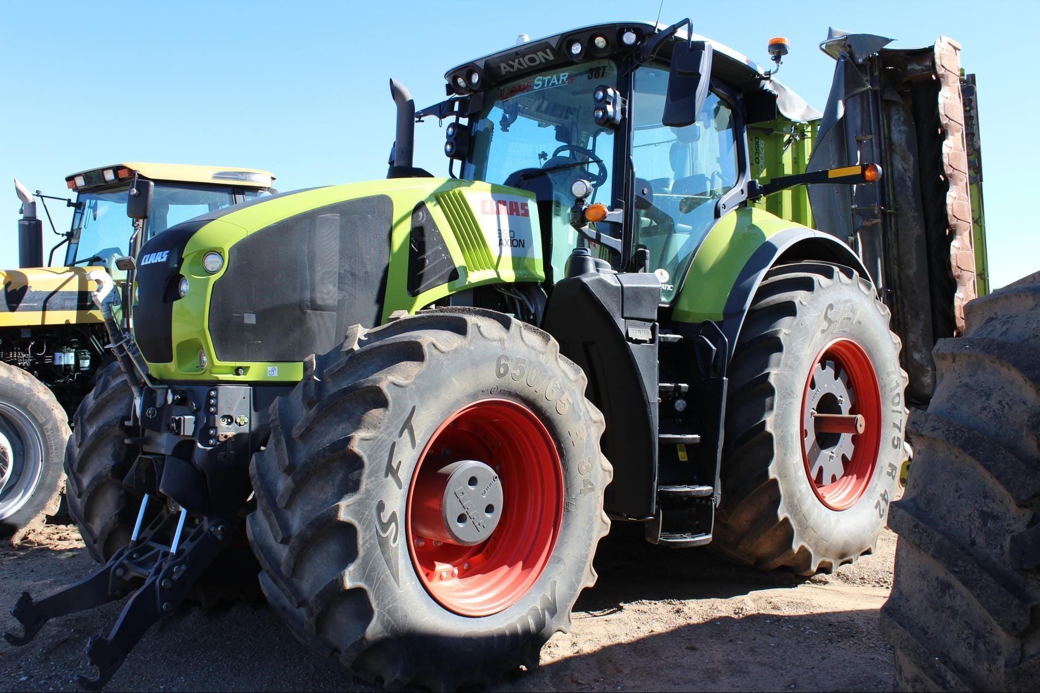 2023 CLAAS Axion 950 Equipment Image0