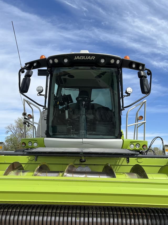 Image of CLAAS Jaguar 990 equipment image 2