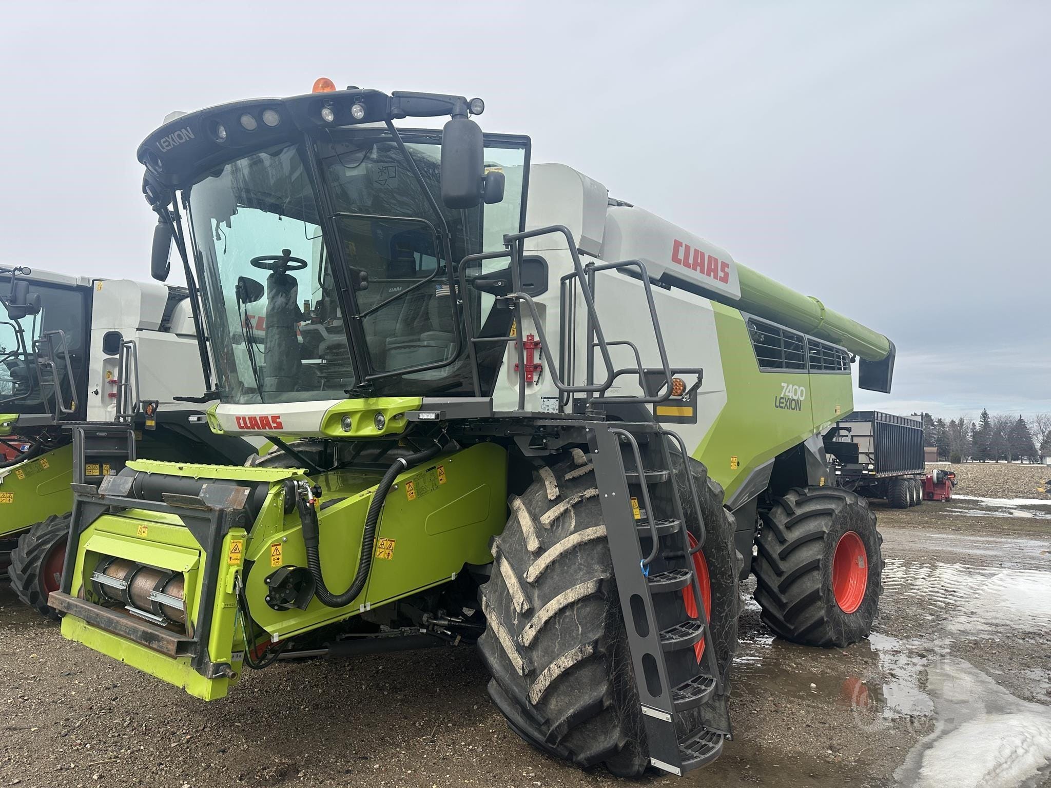 2023 CLAAS Lexion 7400 Equipment Image0