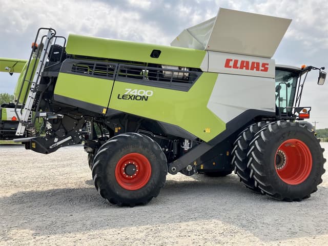 Image of CLAAS Lexion 7400 equipment image 3