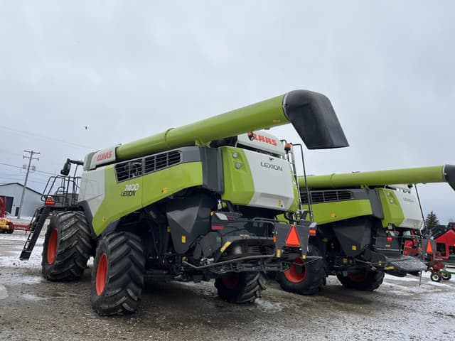 Image of CLAAS Lexion 7400 equipment image 4